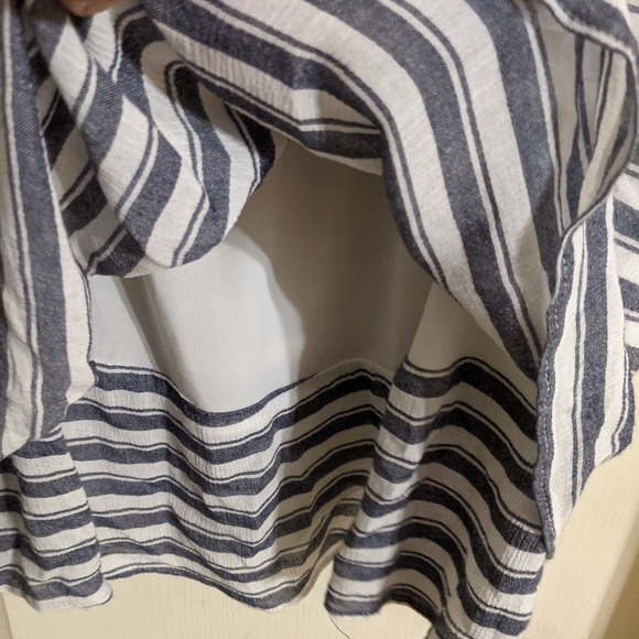 Greylin Darla Tiered Yarn Died Top in Chambray S - Picture 6 of 7